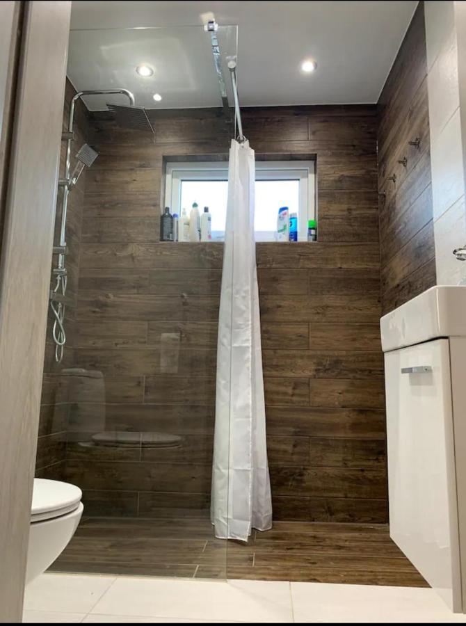 R&J Guesthouse Ro0M Grindavík Екстериор снимка